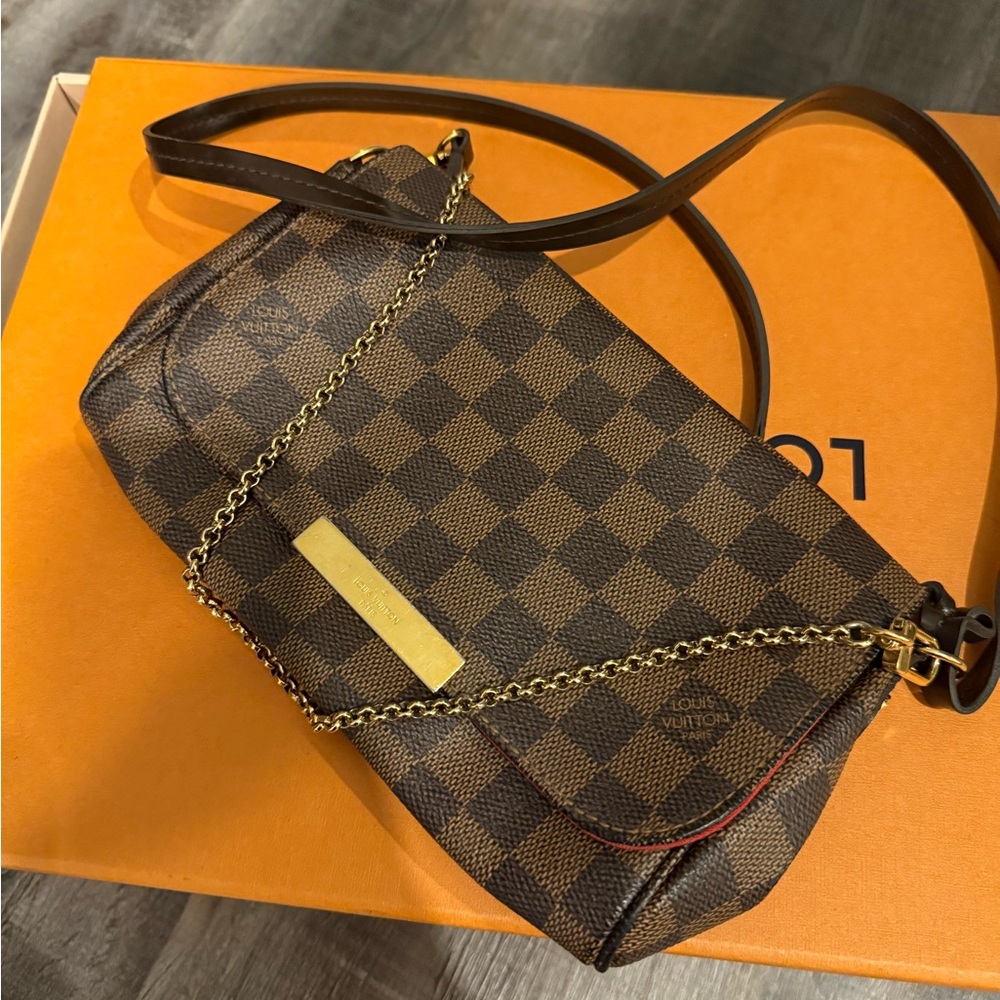 Louis Vuitton Pre-Owned
2015 Favorite MM handbag